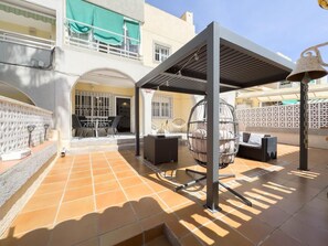 Outdoor dining - Casa Mar Torrevieja: Terraza, Piscina y Playa (Torrevieja)