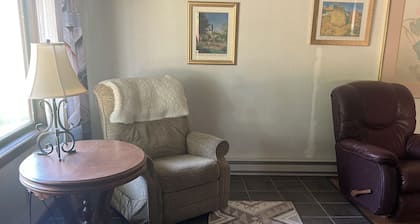 2-bedroom house in welcoming Lemmon with outdoor space