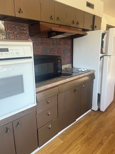 2-bedroom house in welcoming Lemmon with outdoor space
