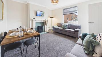 TV, fireplace