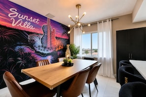 Dining - Sunset Villa, Modern 3BR Near Pompano Beach (Pompano Beach)