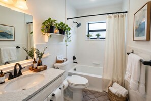 Bathroom - Sunset Villa, Modern 3BR Near Pompano Beach (Pompano Beach)
