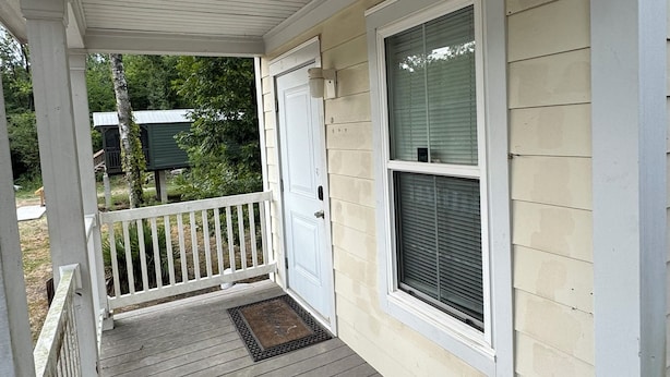Terrace/patio - Bayou Bengal Bungalow Fire Pit-Grill-Screened Porch-Near LSU & Bars Restaurants (Baton Rouge)
