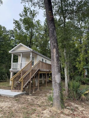 Exterior - Bayou Bengal Bungalow Fire Pit-Grill-Screened Porch-Near LSU & Bars Restaurants (Baton Rouge)