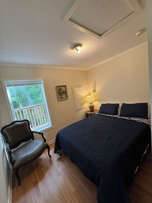 Room - Bayou Bengal Bungalow Fire Pit-Grill-Screened Porch-Near LSU & Bars Restaurants (Baton Rouge)