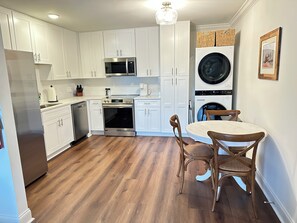 Private kitchen - 2-Bedroom Condo in Auburn-Walk to Stadium and Downtown (Auburn)