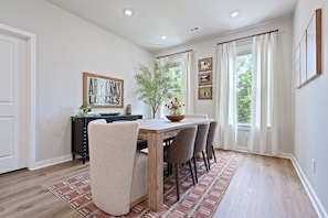 Dining - Trailfront Ride & Reel - Upscale Retreat 4bd/2.5ba Sleeps 10 (Bella Vista)