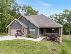 Exterior - Trailfront Ride & Reel - Upscale Retreat 4bd/2.5ba Sleeps 10 (Bella Vista)