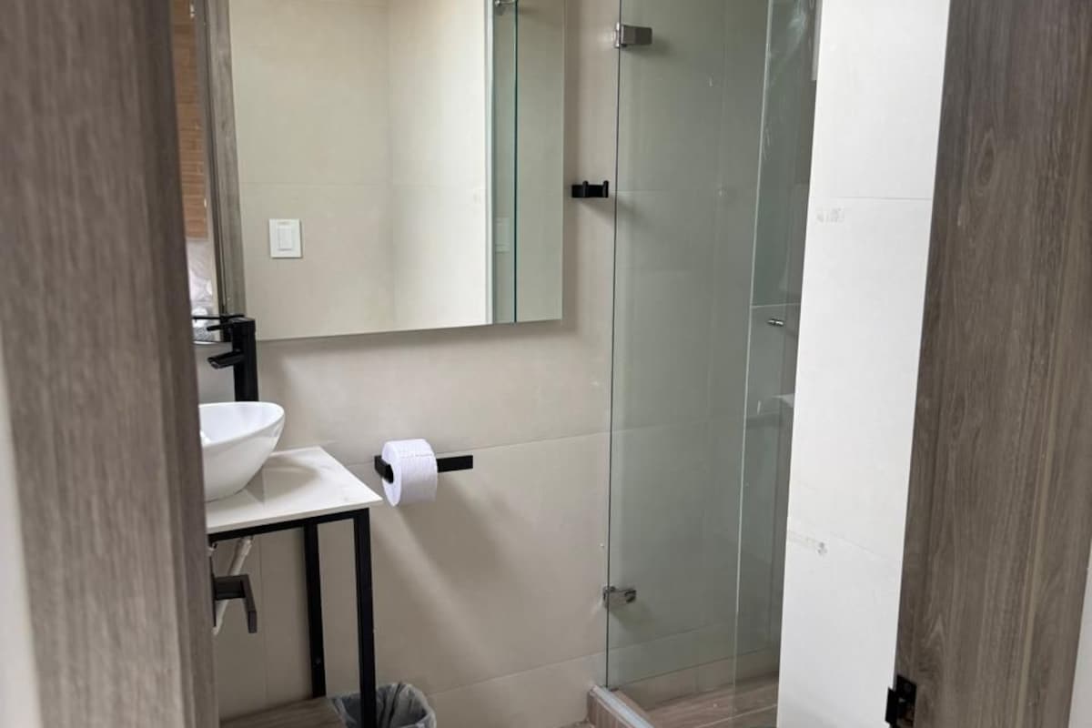 Căn hộ cơ bản, ban công, quang cảnh thành phố | Phòng tắm