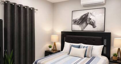 Azul, Salinas La Paz – Private Pool & Modern Retreat (Pet-Friendly)