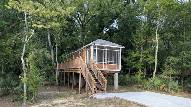 Exterior - Bayou Bengal Bungalow Fire Pit-Grill-Screened Porch-Near LSU & Bars Restaurants (Baton Rouge)