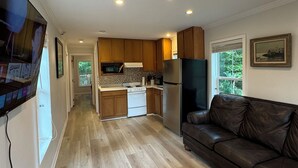 Interior - Bayou Bengal Bungalow Fire Pit-Grill-Screened Porch-Near LSU & Bars Restaurants (Baton Rouge)