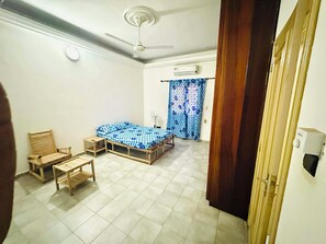 Room, 1 Bedroom, Smoking, Balcony - Room-charming Guest Room in Bamako With (Bamako)