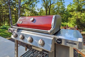 Property grounds - Premium Mt Washington home w/ hot tub & billiards! (Mount Washington)