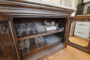 Dining - Premium Mt Washington home w/ hot tub & billiards! (Mount Washington)