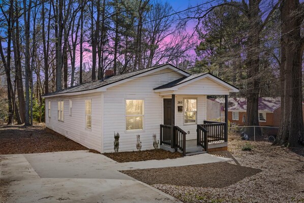 Unclassified image, 1 of 32, button - Bright & Airy Sanford Retreat-Hosts up to 6 Guests (Sanford)