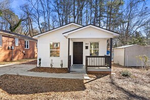 Unclassified image, 2 of 32, button - Bright & Airy Sanford Retreat-Hosts up to 6 Guests (Sanford)
