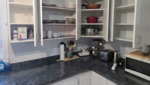 Unclassified image, 5 of 25, button - Appartement calme 2 chambres près d’Ottawa – Wi-Fi et stationnement (Gatineau)