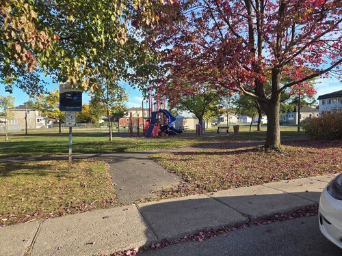 Quiet 2-bedroom near Ottawa – Wi-Fi and free parking