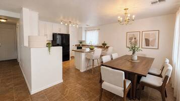 House, 5 Bedrooms, Accessible, Patio | Dining room