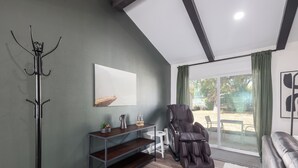 Interior - 3BR Retreat in Austin — Massage chair & Firepit (Austin)