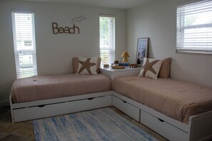Room - Waterfront Oasis - Pool, Boat Lift, Dock & Kayaks (Hudson)