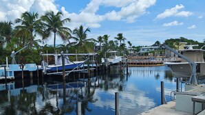 Marina - Coastal 1 Bedroom Unit with 40 foot boat slip (Tavernier)