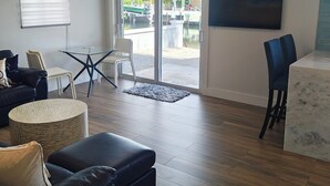 Living area - Coastal 1 Bedroom Unit with 40 foot boat slip (Tavernier)
