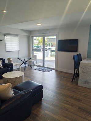 Living area - Coastal 1 Bedroom Unit with 40 foot boat slip (Tavernier)
