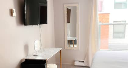 Downtown 2BR–Ideal Mid-Term Stay Near UVM & UVMMC