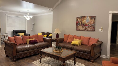 Fantastic Family-Friendly 4-BR house with AC  on 3 acres in peaceful WhiteHall.