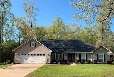 Fantastic Family-Friendly 4-BR house with AC on 3 acres in peaceful WhiteHall.