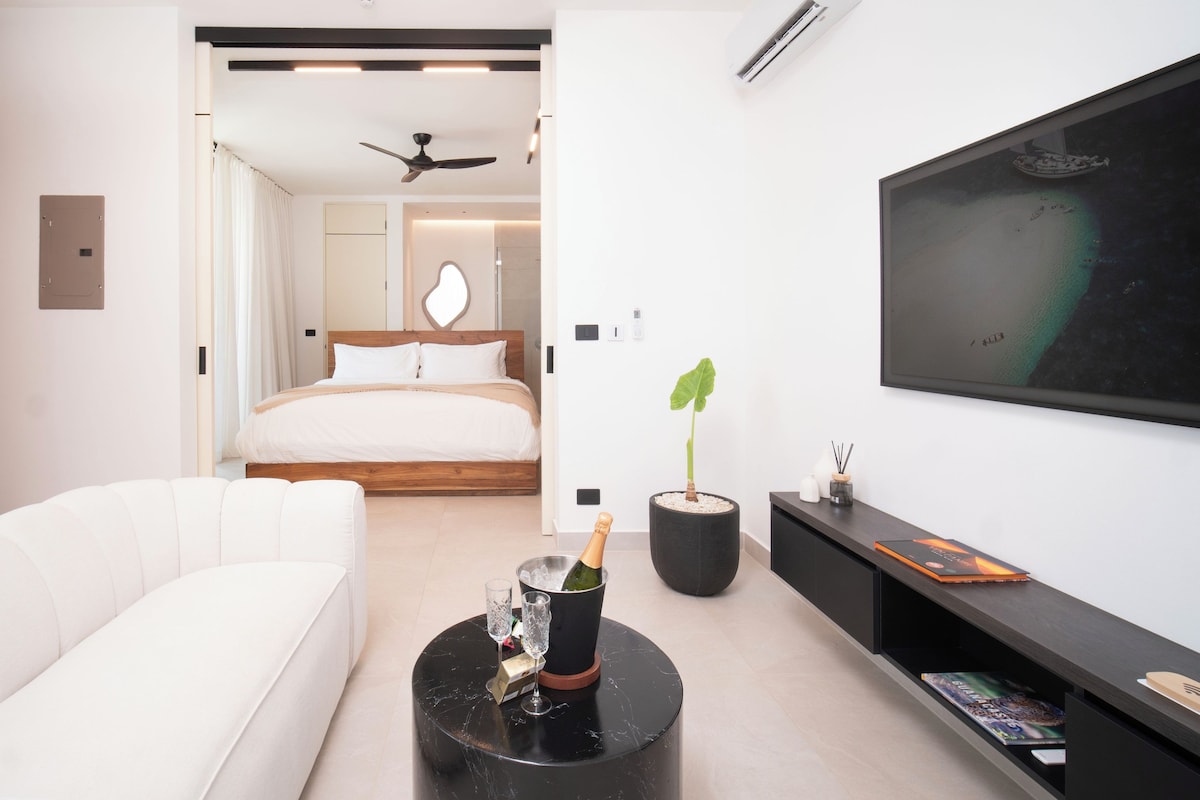 Phòng Suite Deluxe, ban công, quang cảnh biển | Két bảo mật tại phòng, màn/rèm cản sáng 