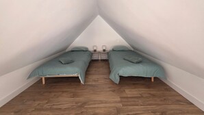 Room - Vrbo Property (Lanrodec)