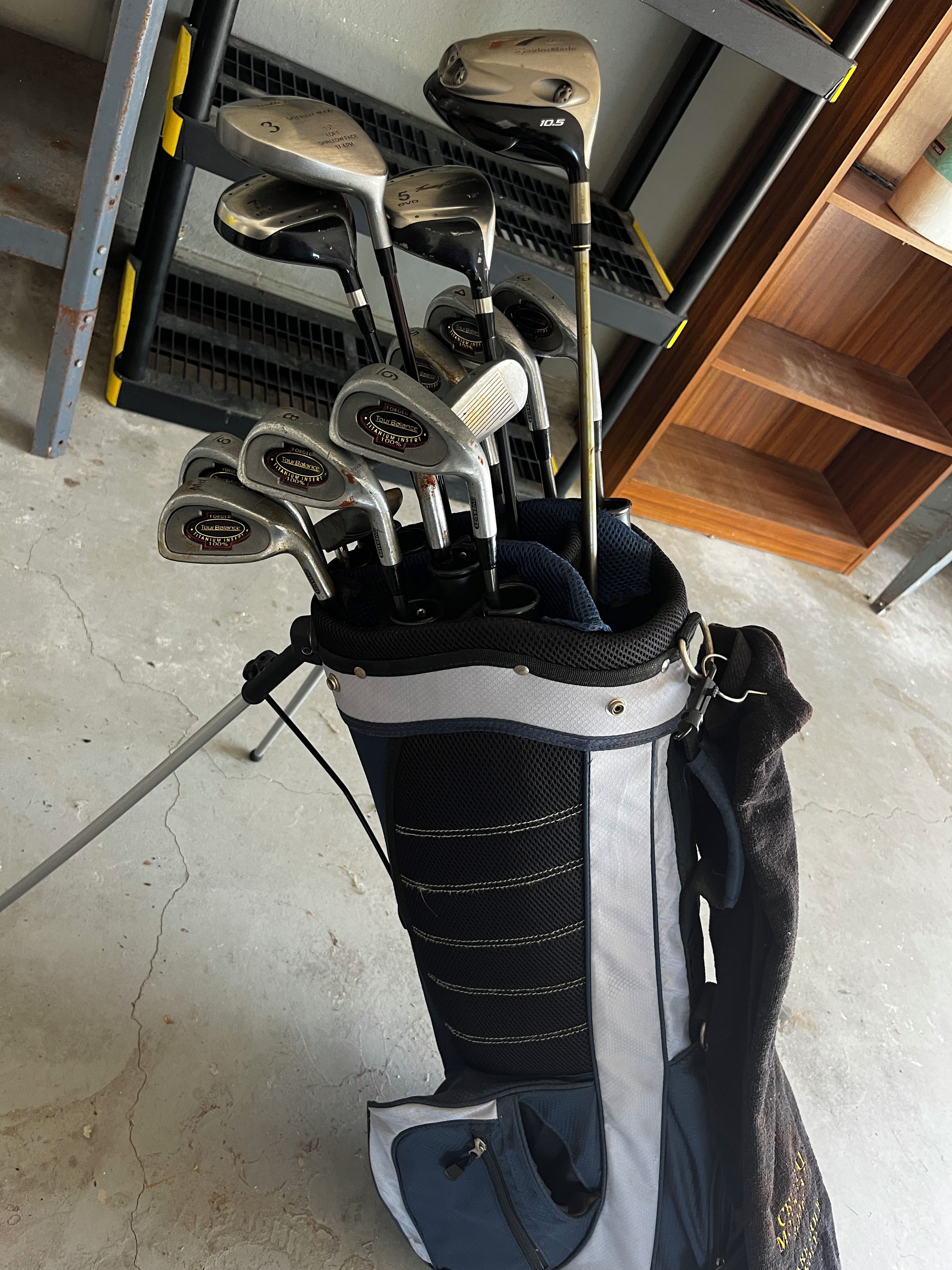 A golf bag filled with various golf clubs.