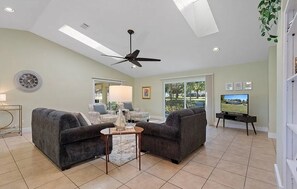 Living area - Seventh Hole Haven at Citrus Hills Golf Course Home for Extended Stays (Hernando)