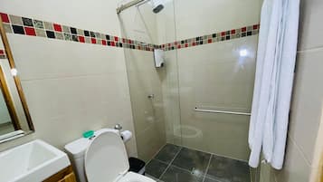Twin Room | Bathroom