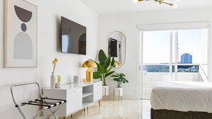 Interior - La Marinita, Quaint, Water Views Minutes to Beach (North Bay Village)
