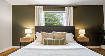 Hidden Garden, Miami Escape, Parking and Spacious