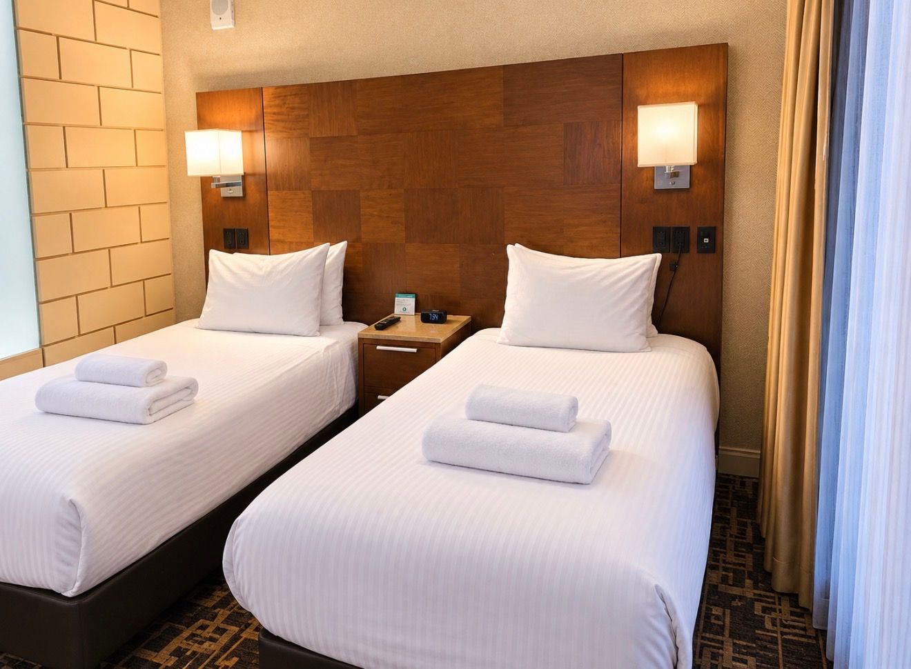 Quarto superluxo, vista para o porto | Ferros/tábuas de passar roupa, Wi-Fi de cortesia, roupa de cama
