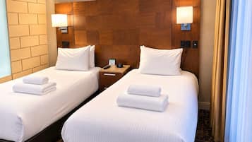 Quarto superluxo, vista para o porto | Ferros/tábuas de passar roupa, Wi-Fi de cortesia, roupa de cama