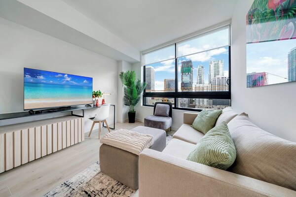 Sleek Escape-resort-style Stay With Pool & Parking - Key Biscayne, FL
