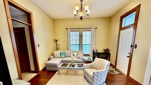 Unclassified image, 3 of 39, button - Charming 2br near Downtown Fort Smith (Fort Smith)