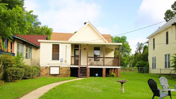 Unclassified image, 1 of 39, button - Charming 2br near Downtown Fort Smith (Fort Smith)