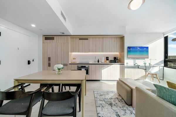 Downtown Edit-resort Style Stay With Lux Amenities - Key Biscayne, FL