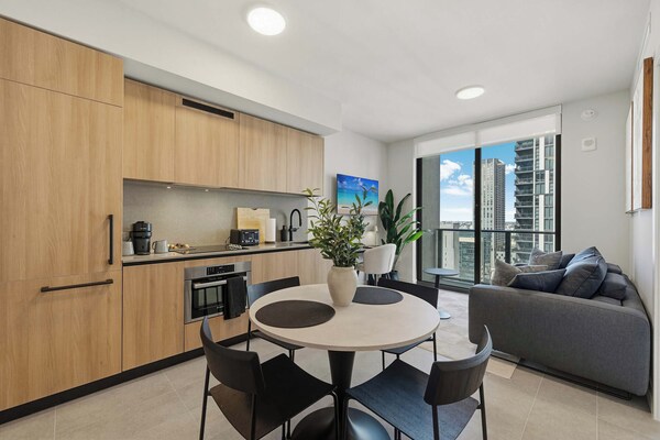City Scape- Rooftop Pool & Downtown Living! - Miami