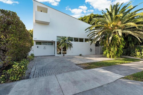 Casa Anton- Artist Home, Pool & Rooftop Terrace