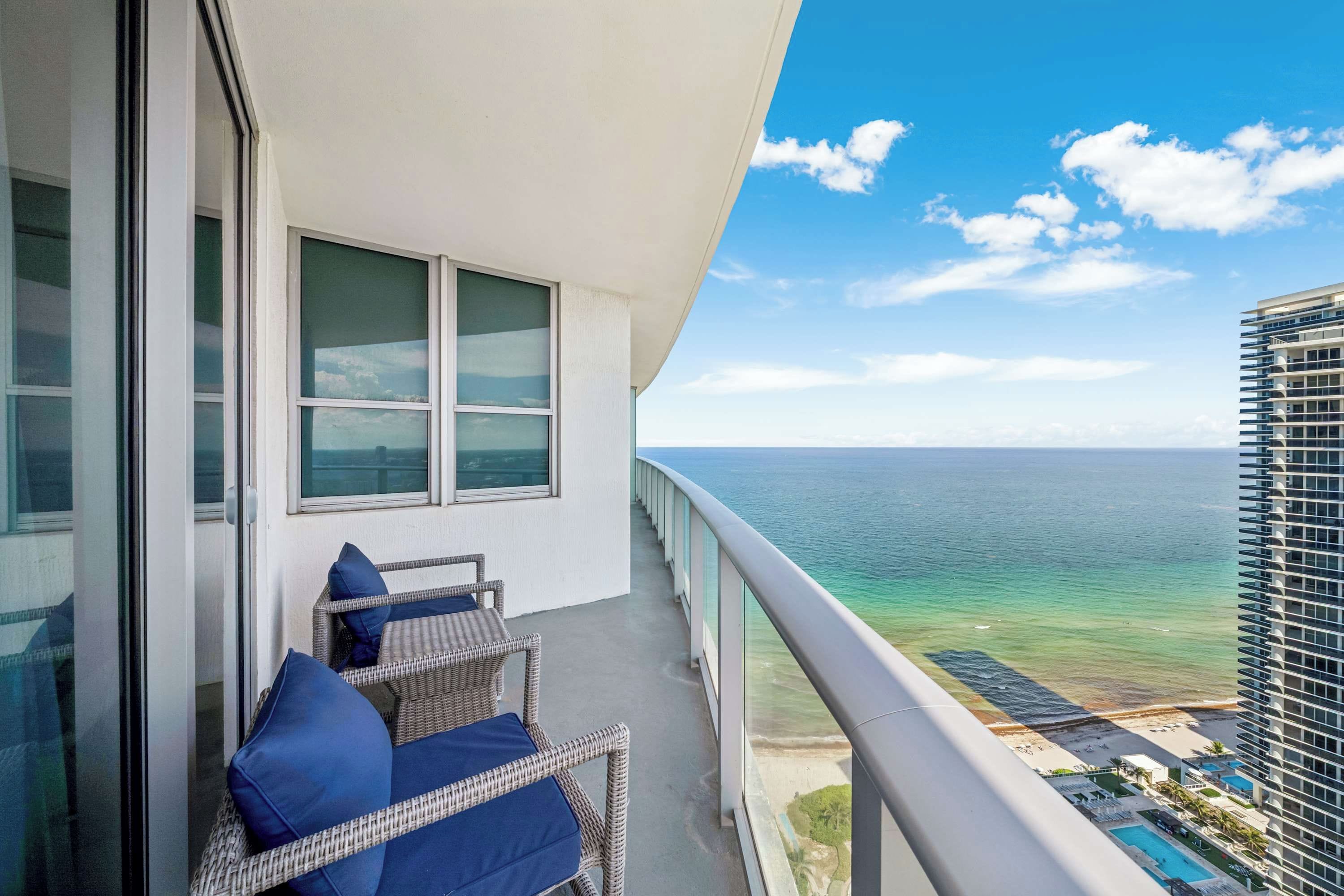 Apartment (2 Bedrooms) | Front of property