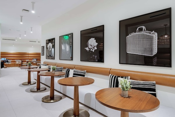 Sky Corner Residence- Pool, Parking, Amenities - Miami
