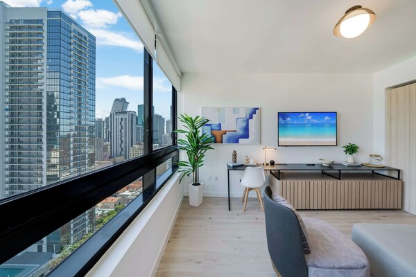 Sky Corner Residence- Pool, Parking, Amenities - Miami, FL